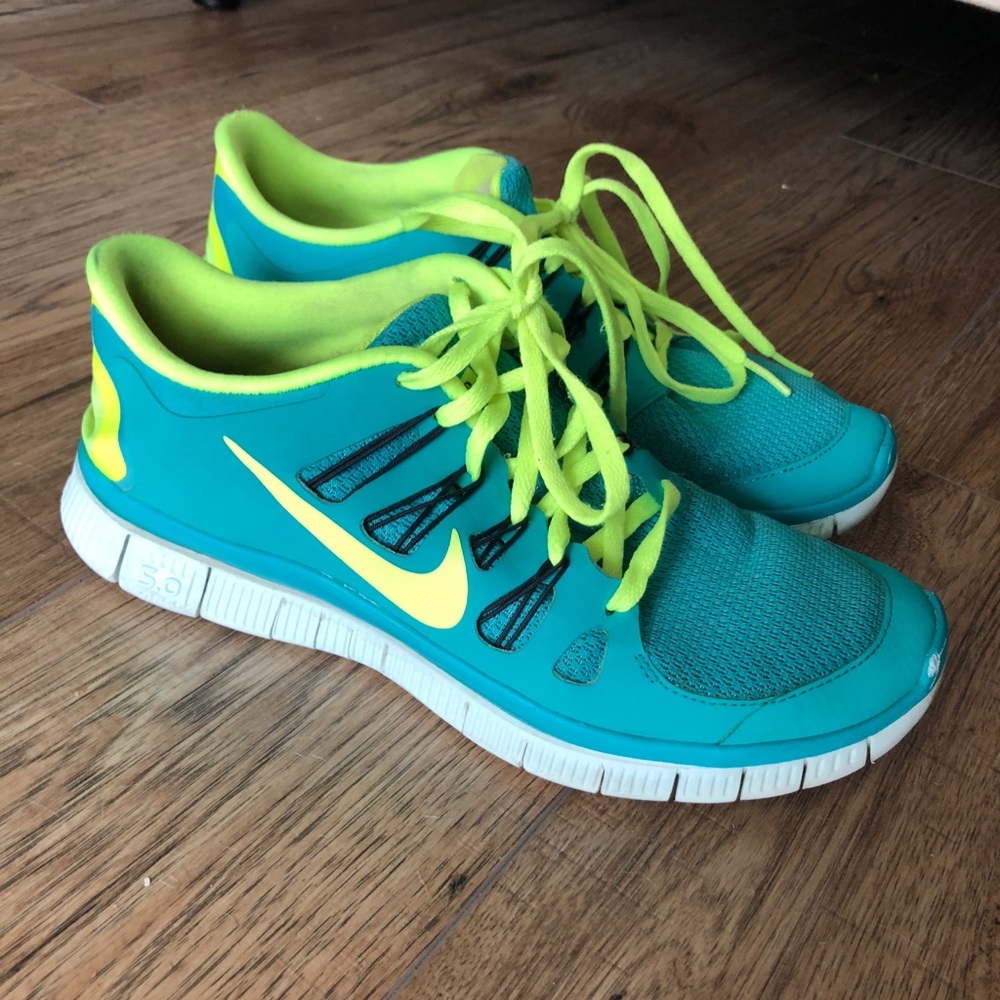 Nike Frees - Picture 2 of 5